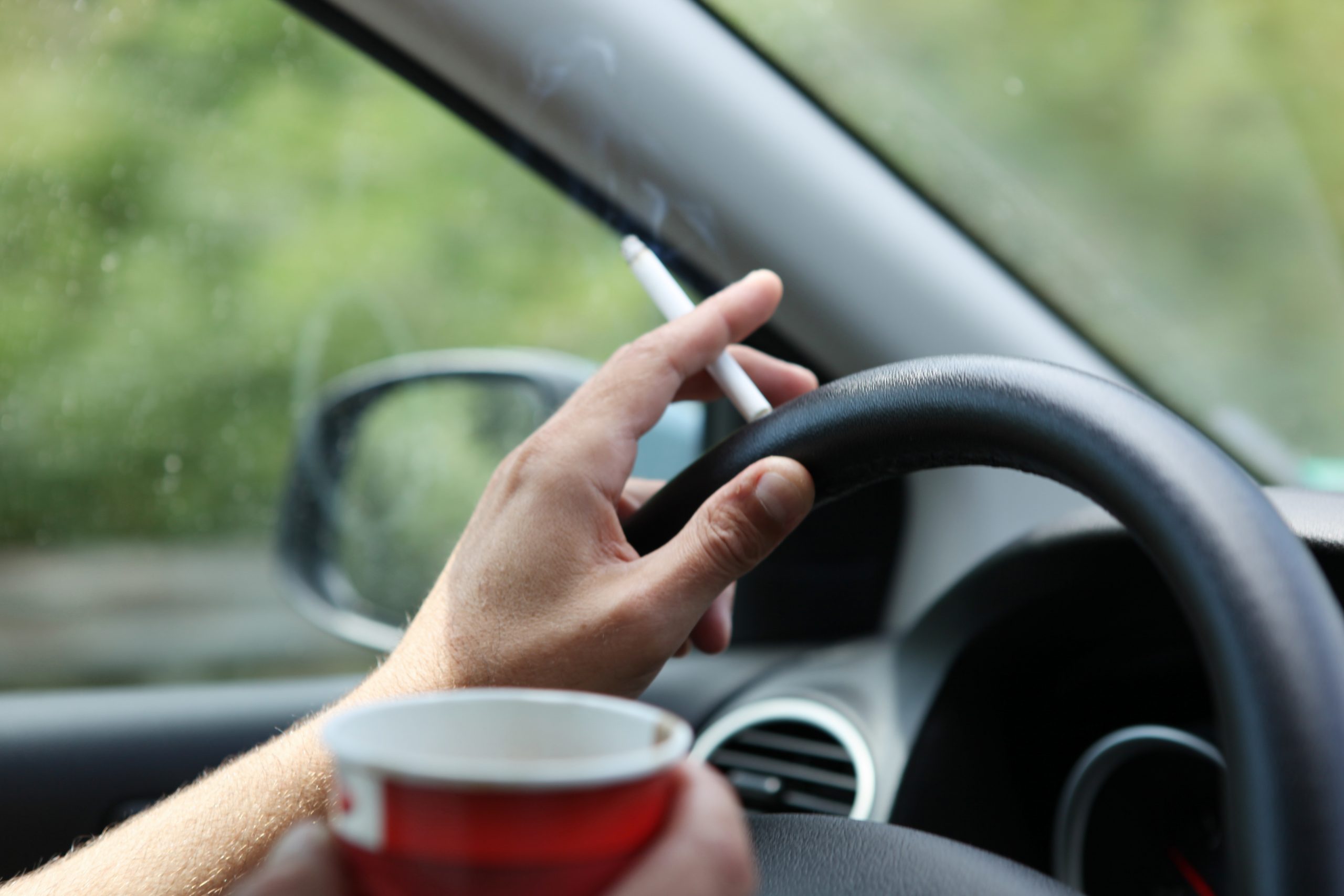 roken in de auto