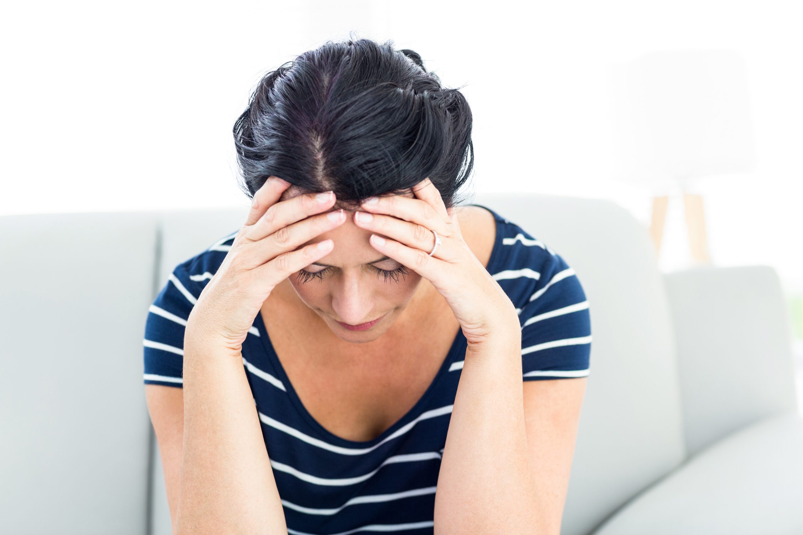 Vrouw die het moeilijk heeft na stoppen met roken